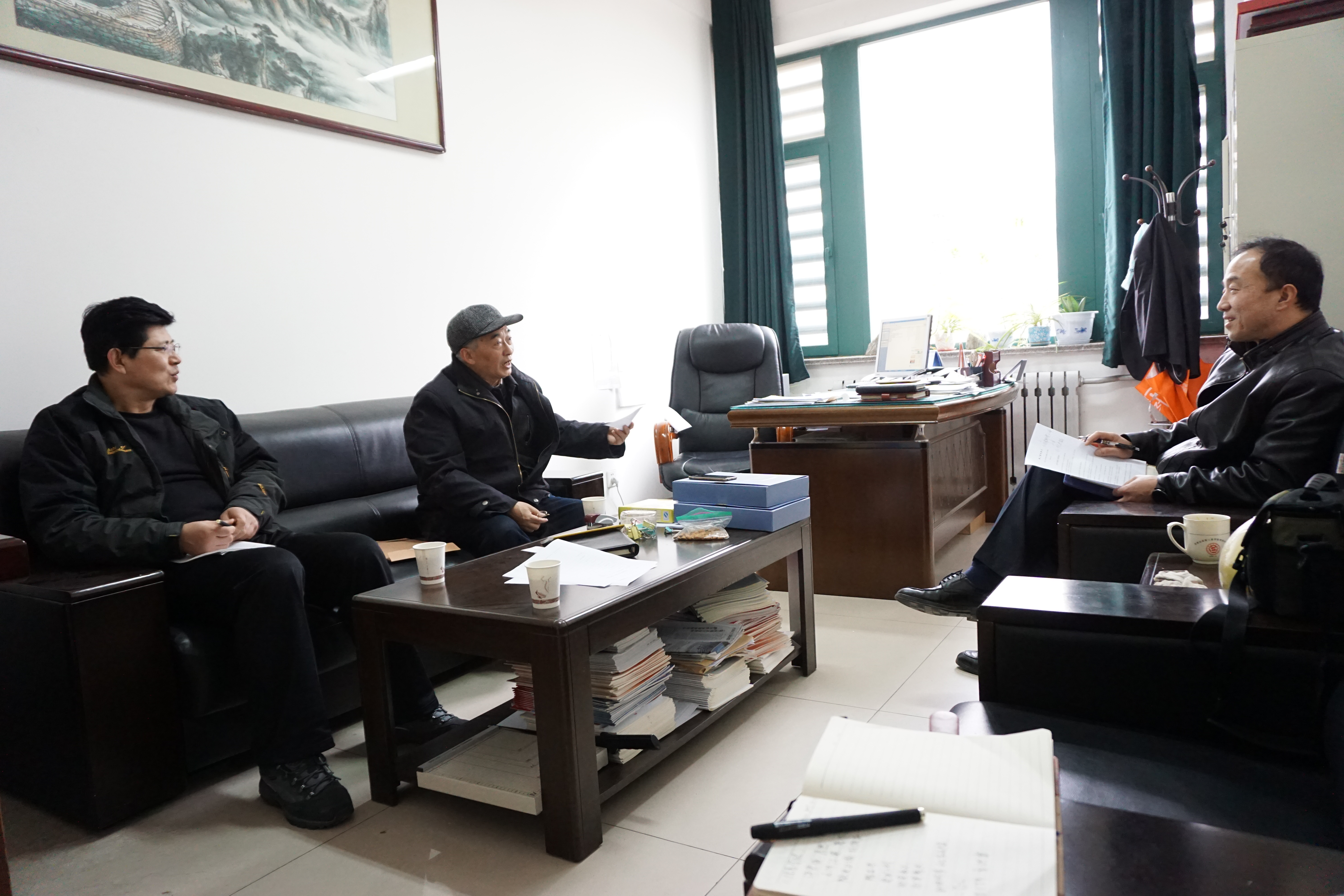刘德军教授到校院处单位调研校史编写情况